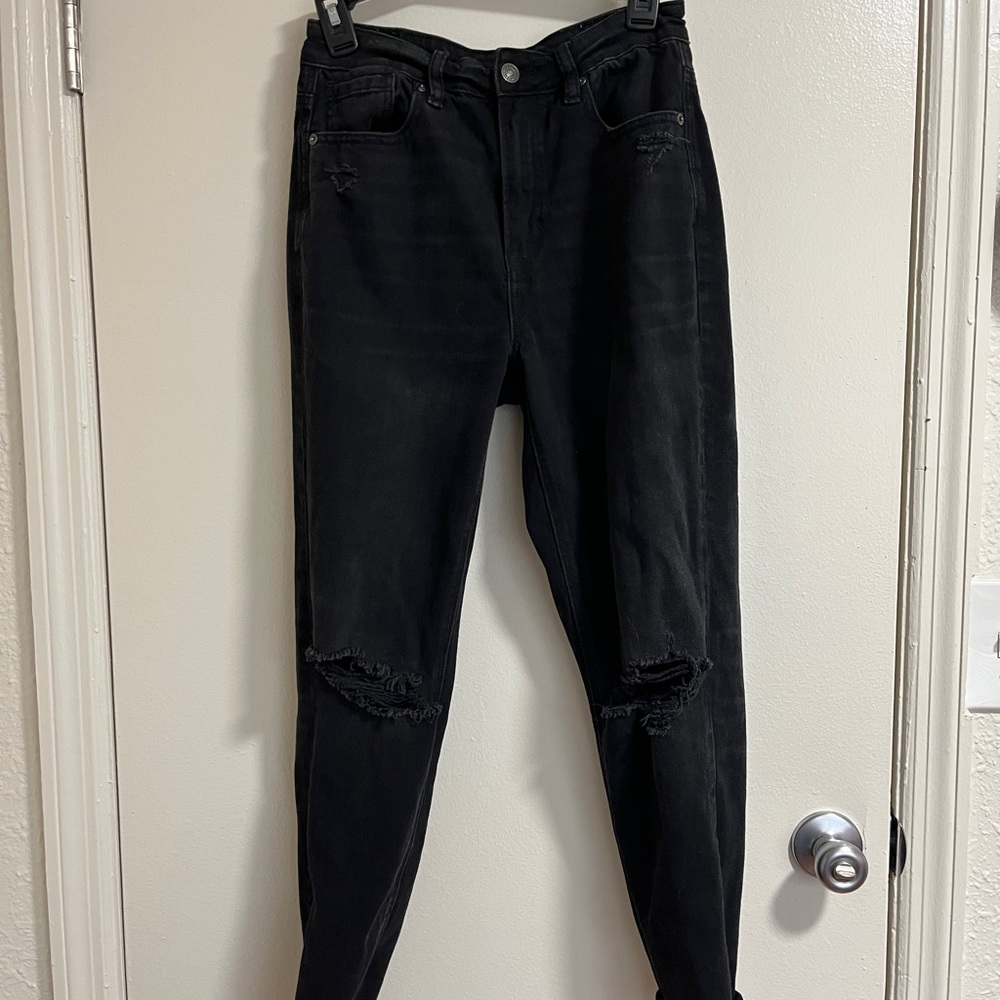 AMERICAN EAGLE MOM JEANS